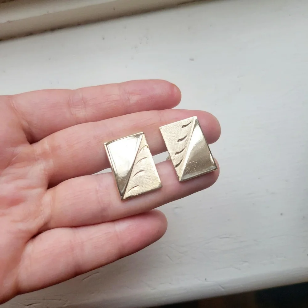 Vintage Pair of Classic Gold Cuff Links